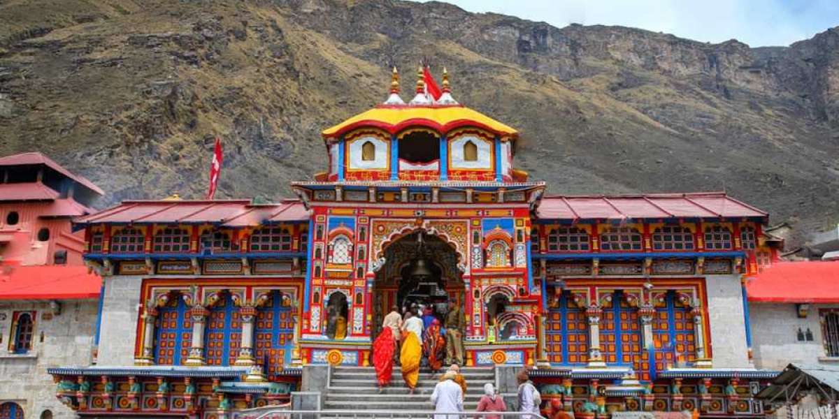 Discover the Best Chardham Yatra Packages from Haridwar for a Seamless Journey