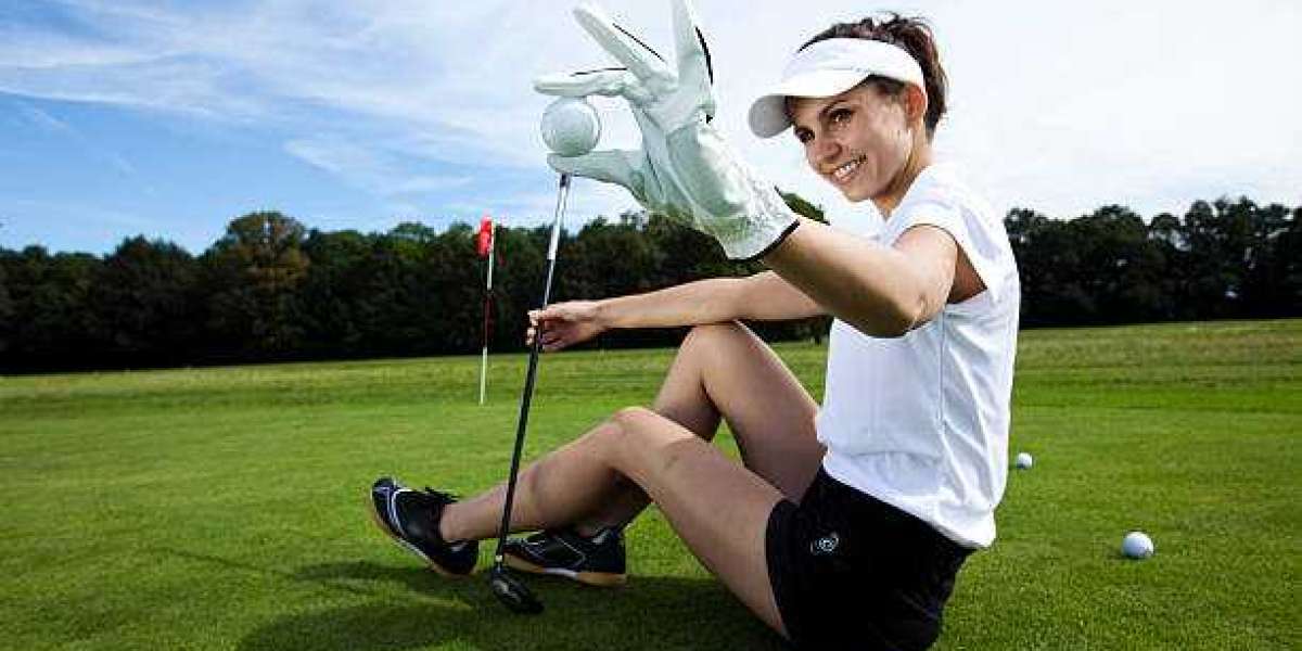 The Essential Guide to Women’s Golf Fashion and Accessories