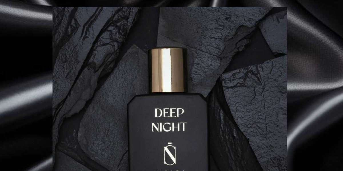 Deep Night: A Captivating Oriental Woody Parfum for Bold Personalities