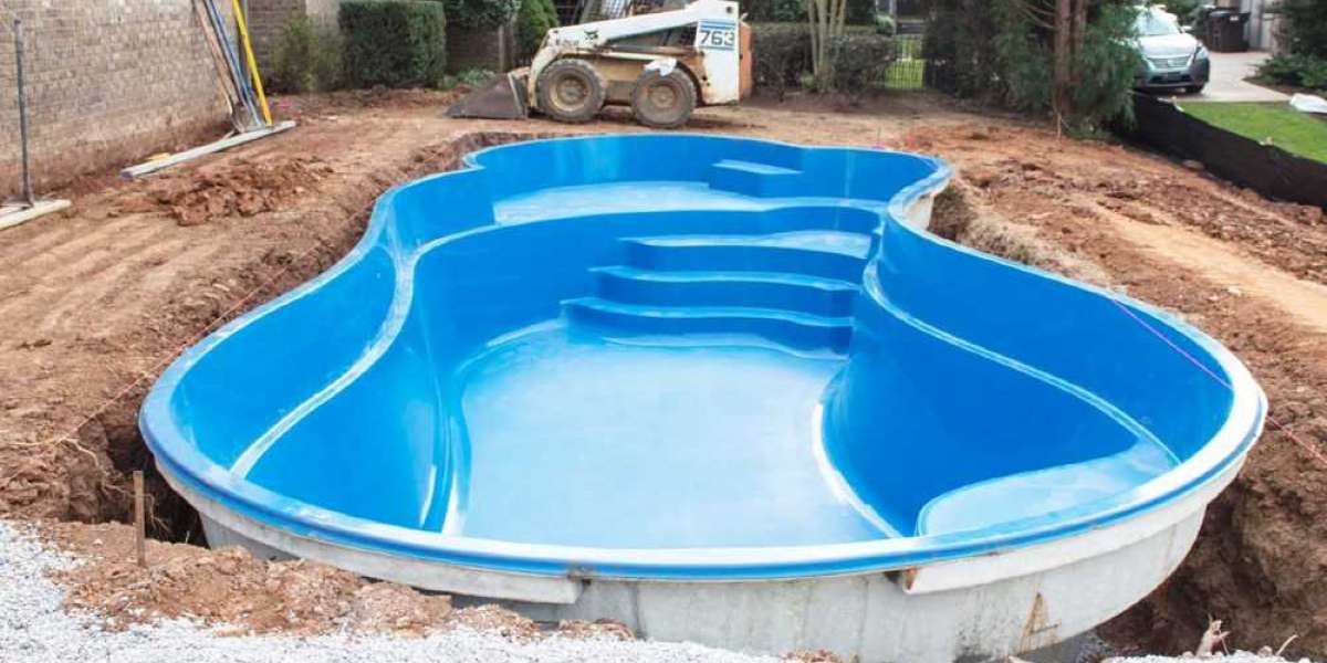 How Do Swimming Pool Manufacturers Build Pools That Last?